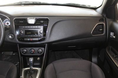 2013 Chrysler 200 LX