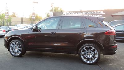 2017 Porsche Cayenne Platinum Edition