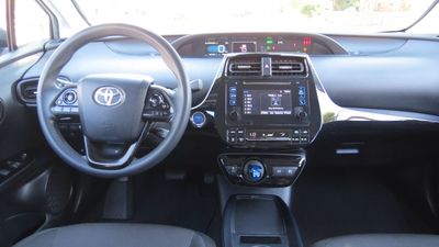 2019 Toyota Prius L Eco FWD