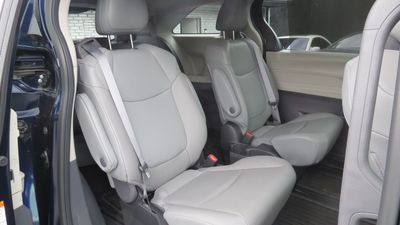 2022 Toyota Sienna Hybrid XLE 7-Passenger AWD