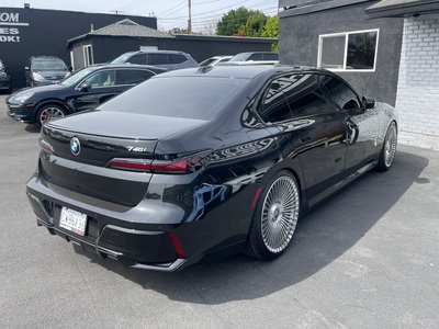 2025 BMW 7 Series 740i RWD