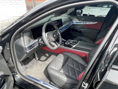 2025 BMW 7 Series 740i RWD
