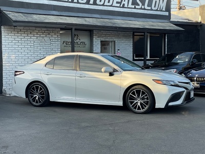 2022 Toyota Camry Hybrid SE FWD