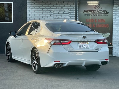 2022 Toyota Camry Hybrid SE FWD