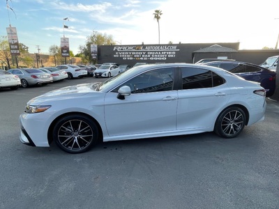 2022 Toyota Camry Hybrid SE FWD