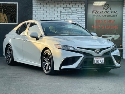 2022 Toyota Camry Hybrid SE FWD
