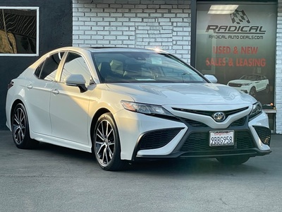 2022 Toyota Camry Hybrid SE FWD