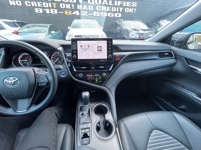 2022 Toyota Camry Hybrid SE FWD