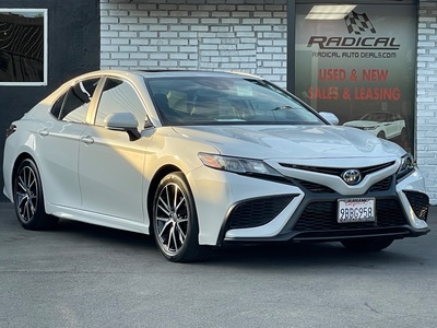 2022 Toyota Camry Hybrid SE FWD