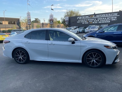 2022 Toyota Camry Hybrid SE FWD