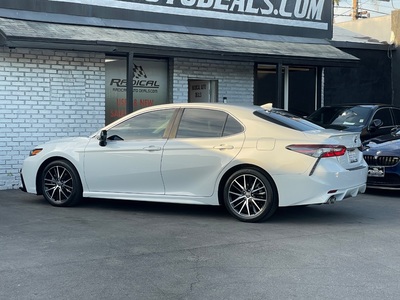 2022 Toyota Camry Hybrid SE FWD