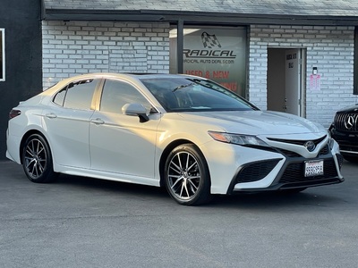 2022 Toyota Camry Hybrid SE FWD