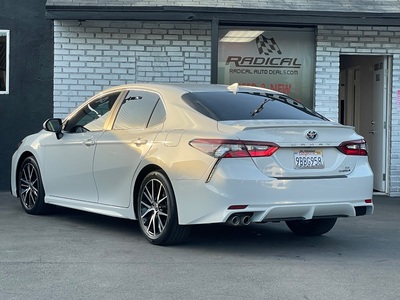 2022 Toyota Camry Hybrid SE FWD