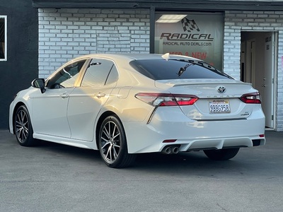 2022 Toyota Camry Hybrid SE FWD