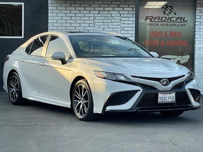 2022 Toyota Camry Hybrid SE FWD