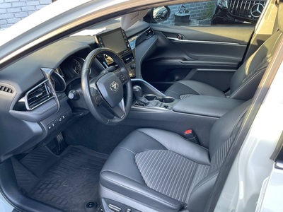 2022 Toyota Camry Hybrid SE FWD