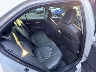 2022 Toyota Camry Hybrid SE FWD