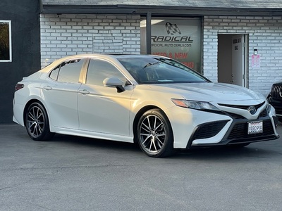 2022 Toyota Camry Hybrid SE FWD