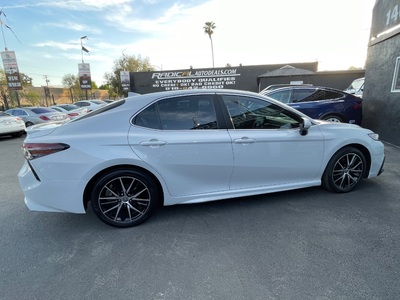 2022 Toyota Camry Hybrid SE FWD