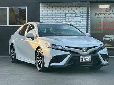2022 Toyota Camry Hybrid SE FWD