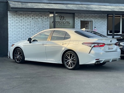 2022 Toyota Camry Hybrid SE FWD