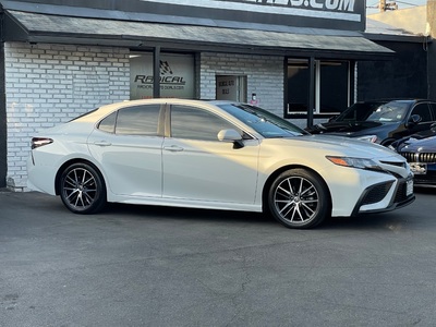 2022 Toyota Camry Hybrid SE FWD