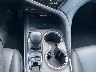 2022 Toyota Camry Hybrid SE FWD