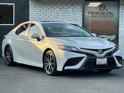 2022 Toyota Camry Hybrid SE FWD