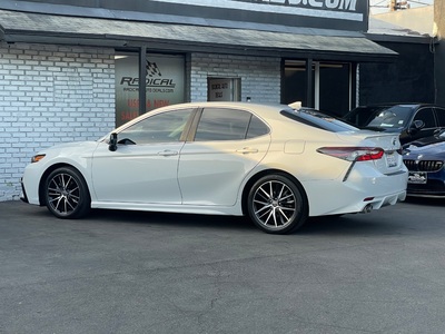 2022 Toyota Camry Hybrid SE FWD