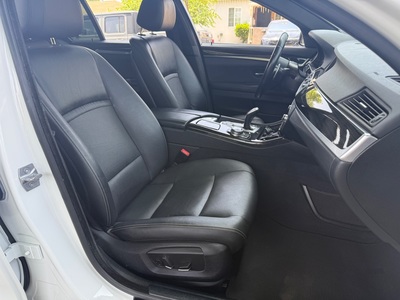 2014 BMW 5 Series 528i Sedan RWD