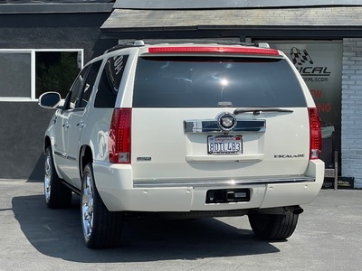 2012 Cadillac Escalade Luxury RWD