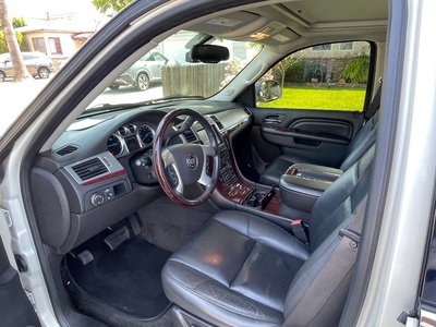 2012 Cadillac Escalade Luxury RWD
