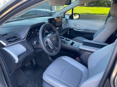 2025 Toyota Sienna XLE 8-Passenger FWD