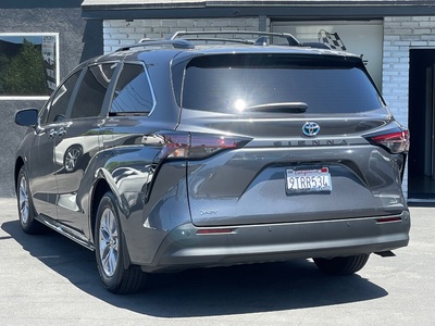 2025 Toyota Sienna XLE 8-Passenger FWD