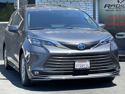 2025 Toyota Sienna XLE 8-Passenger FWD