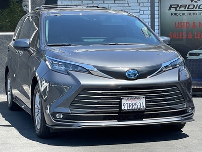 2025 Toyota Sienna XLE 8-Passenger FWD