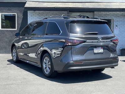 2025 Toyota Sienna XLE 8-Passenger FWD