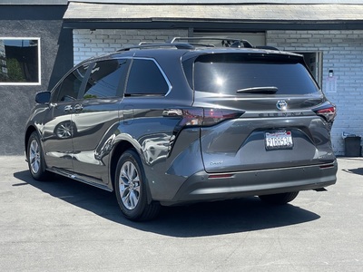 2025 Toyota Sienna XLE 8-Passenger FWD