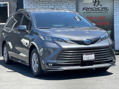 2025 Toyota Sienna XLE 8-Passenger FWD