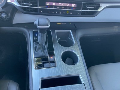2025 Toyota Sienna XLE 8-Passenger FWD