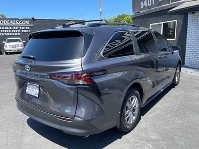 2025 Toyota Sienna XLE 8-Passenger FWD