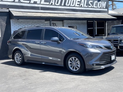 2025 Toyota Sienna XLE 8-Passenger FWD