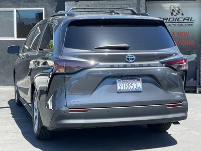 2025 Toyota Sienna XLE 8-Passenger FWD