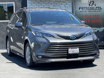 2025 Toyota Sienna XLE 8-Passenger FWD
