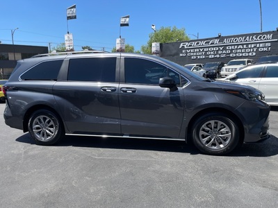 2025 Toyota Sienna XLE 8-Passenger FWD