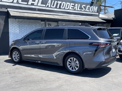 2025 Toyota Sienna XLE 8-Passenger FWD