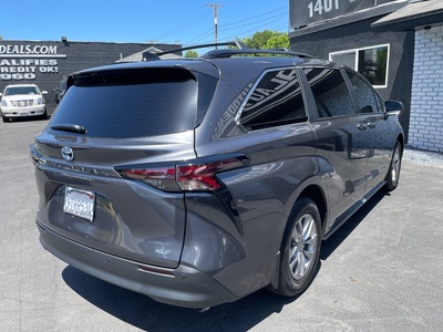 2025 Toyota Sienna XLE 8-Passenger FWD