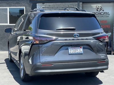 2025 Toyota Sienna XLE 8-Passenger FWD