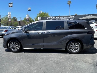 2025 Toyota Sienna XLE 8-Passenger FWD
