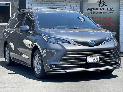 2025 Toyota Sienna XLE 8-Passenger FWD